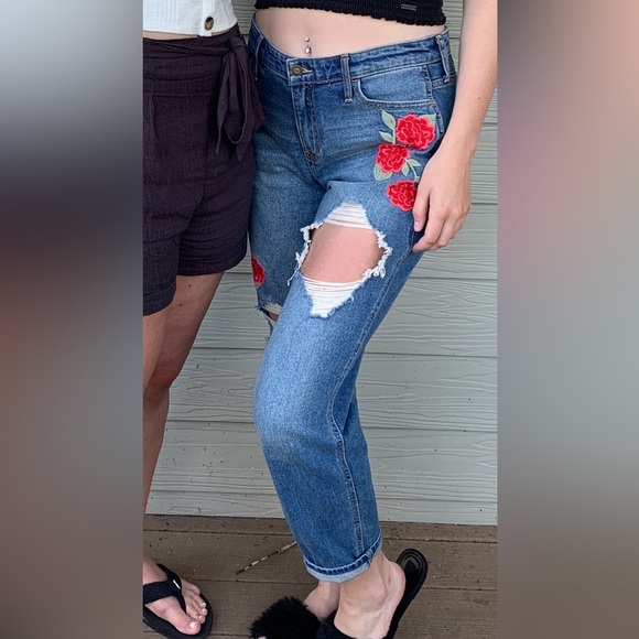 Embroidered Ripped Jeans - Picture 6 of 7